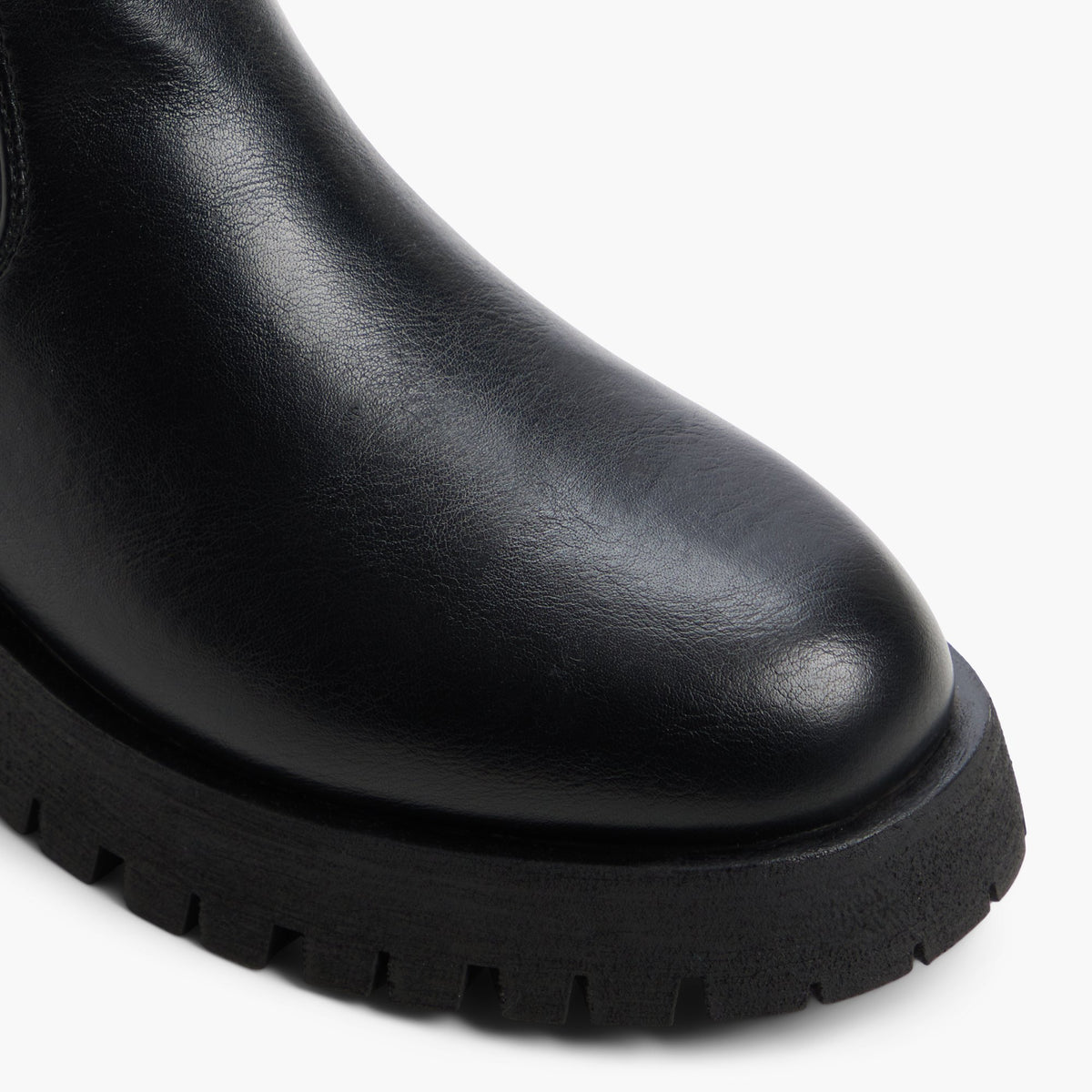Gros plan de la Noir Irella Bottes hautes