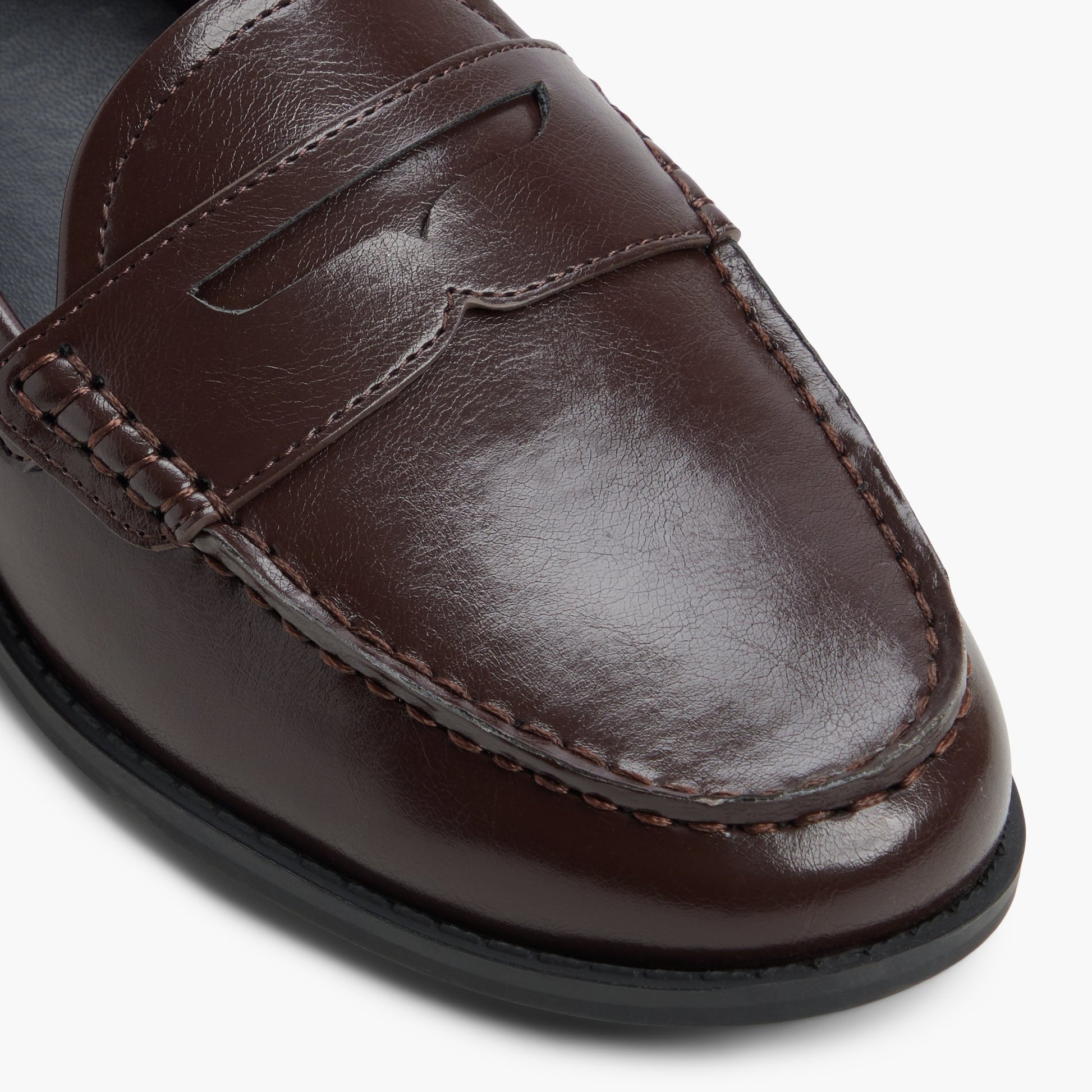 Close-up of the Dark brown Veroniica Loafers