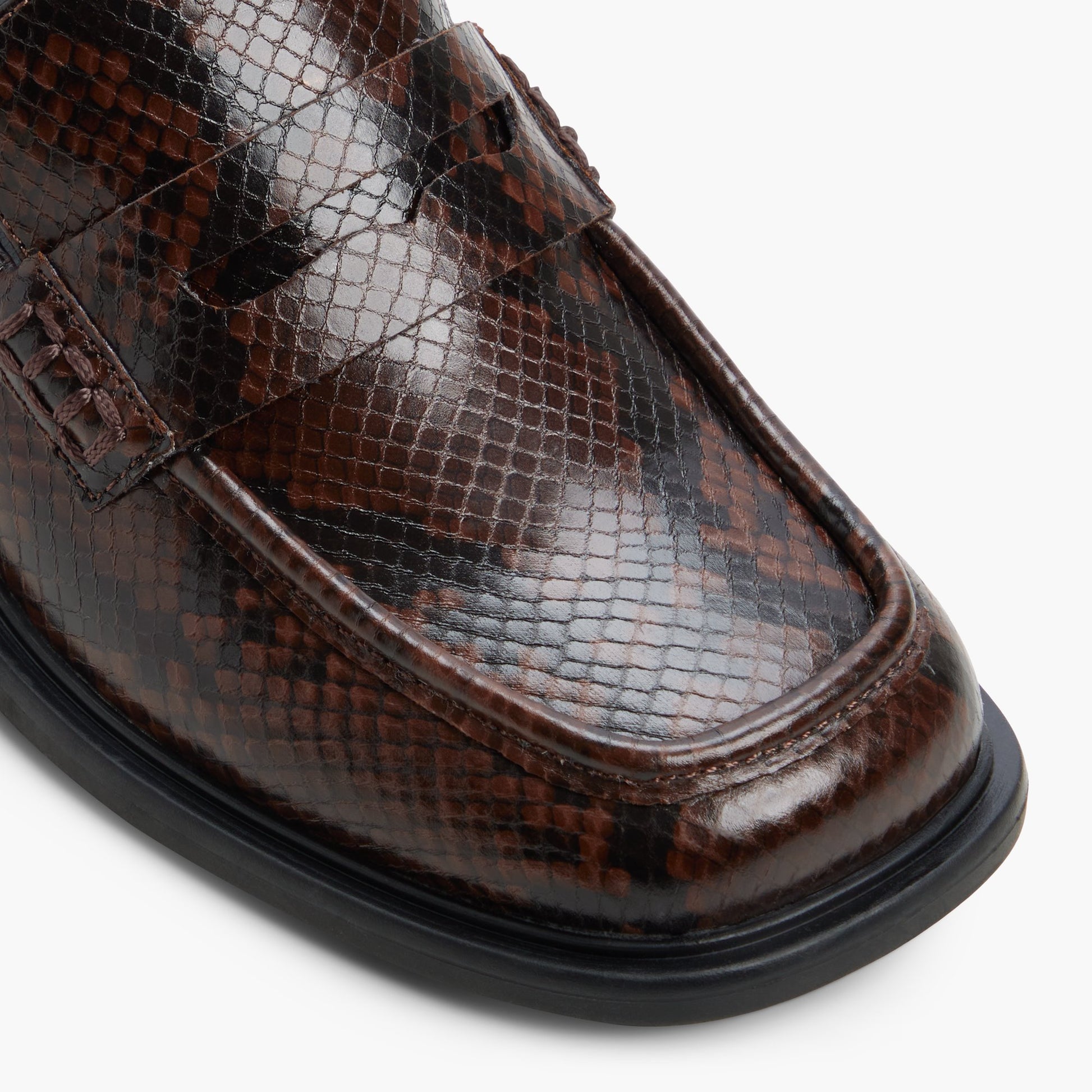 Close-up of the Dark brown Sloanee