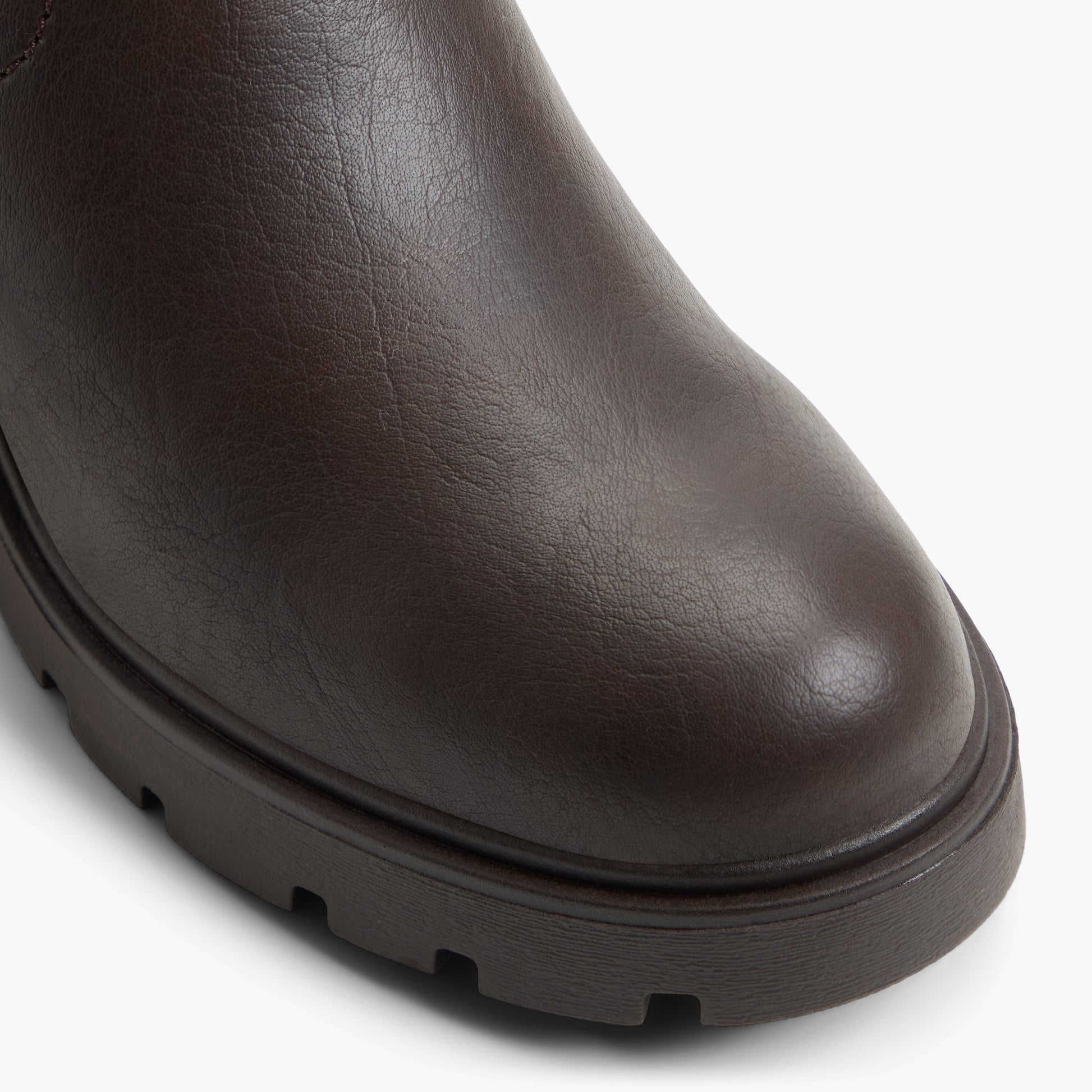 Close-up of the Dark brown Vienne Chelsea Boots