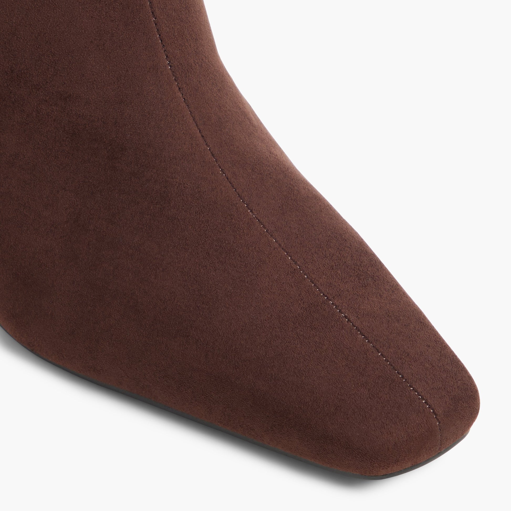 Close-up of the Dark brown Izadoraa