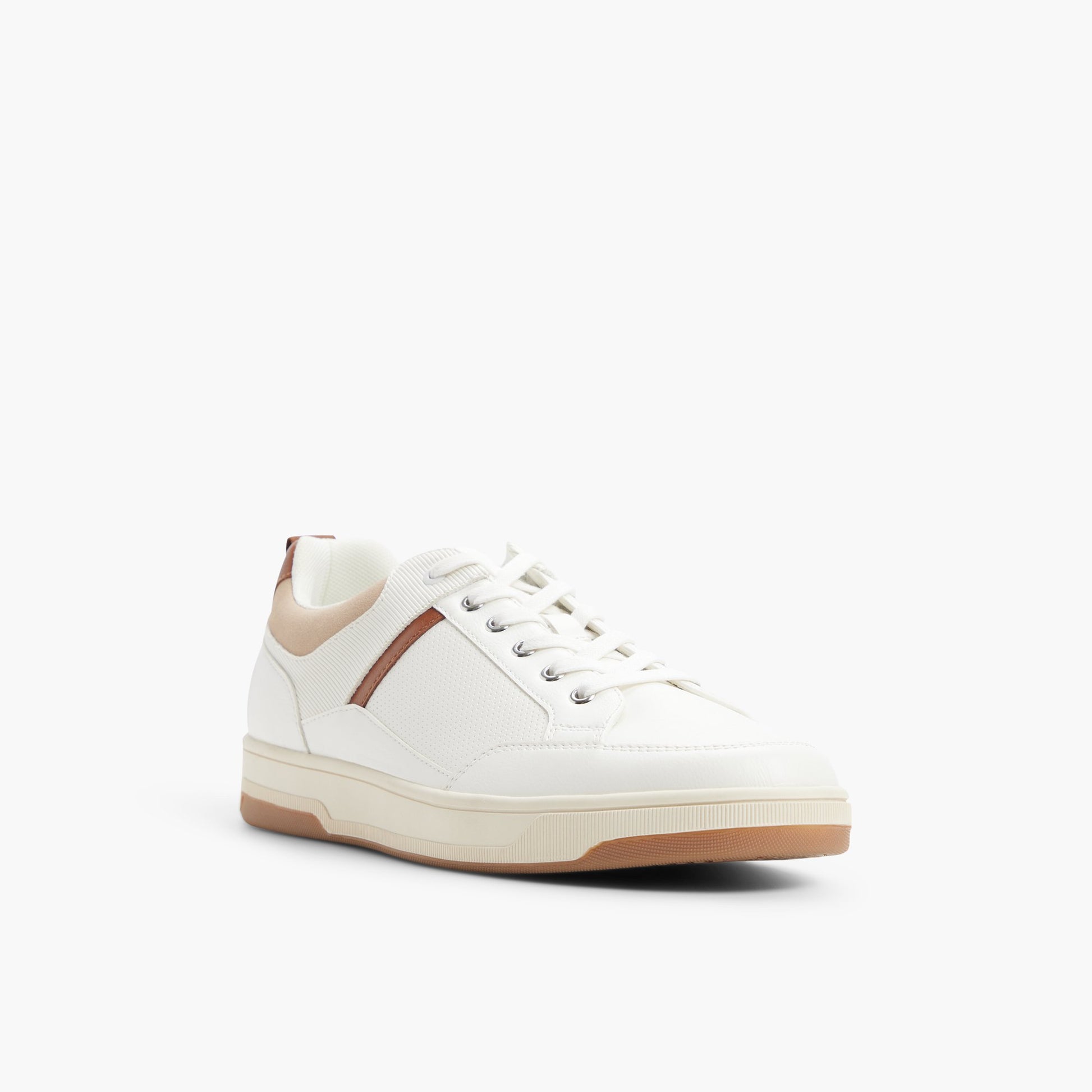 Angle de trois quarts de la face avant de Blanc Booster Sneakers
