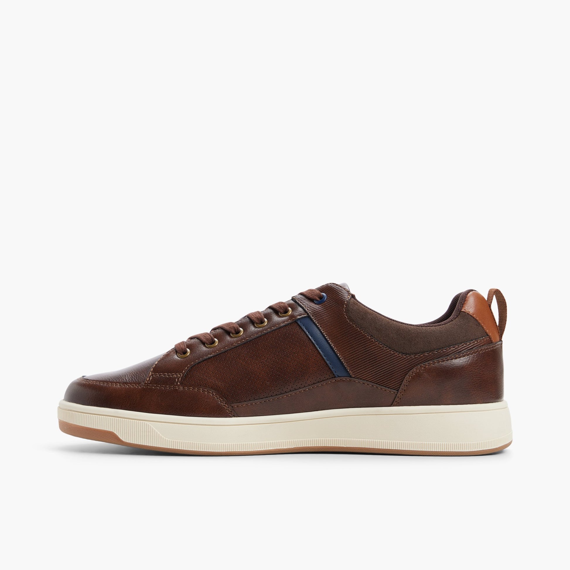 Vue latérale de Brun Booster Sneakers
