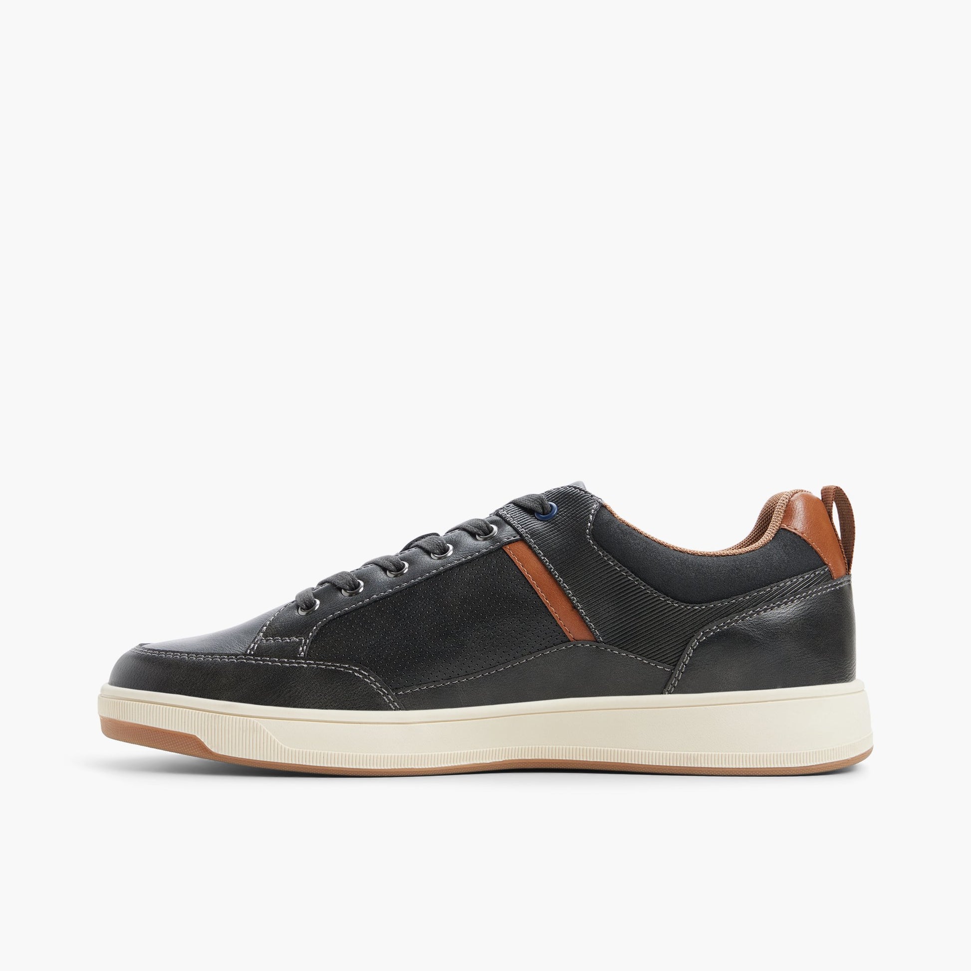 Vue latérale de Noir Booster Sneakers