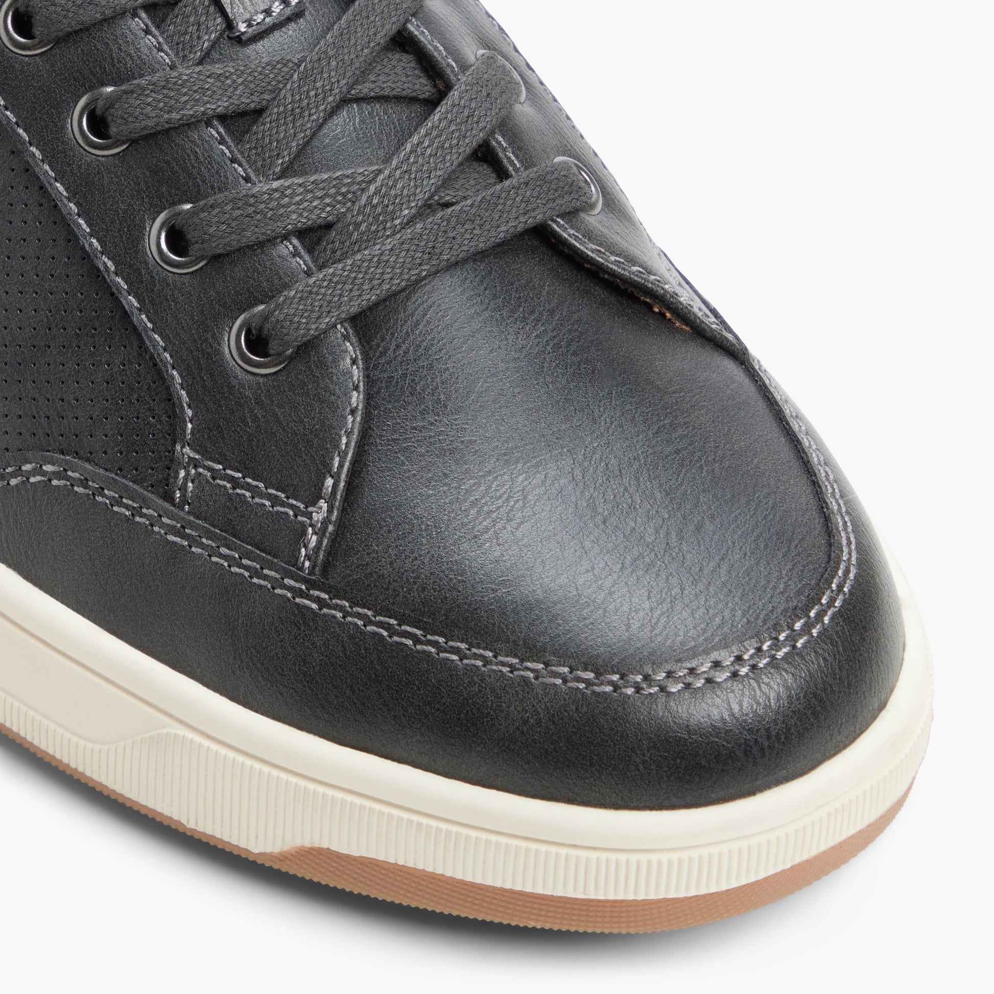 Gros plan de la Noir Booster Sneakers