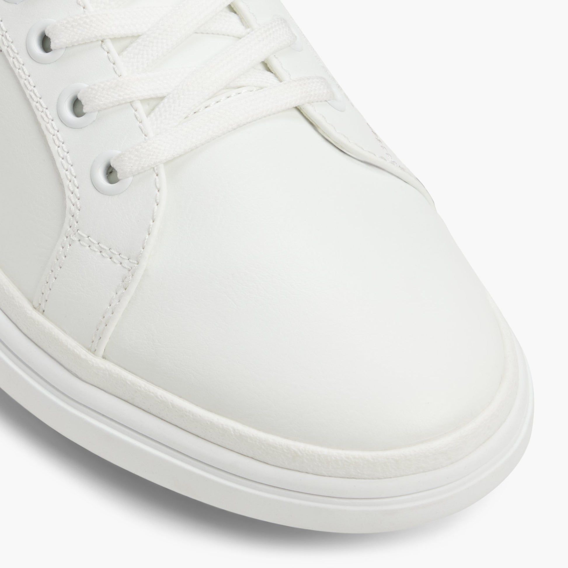 Close-up of the White Tilden