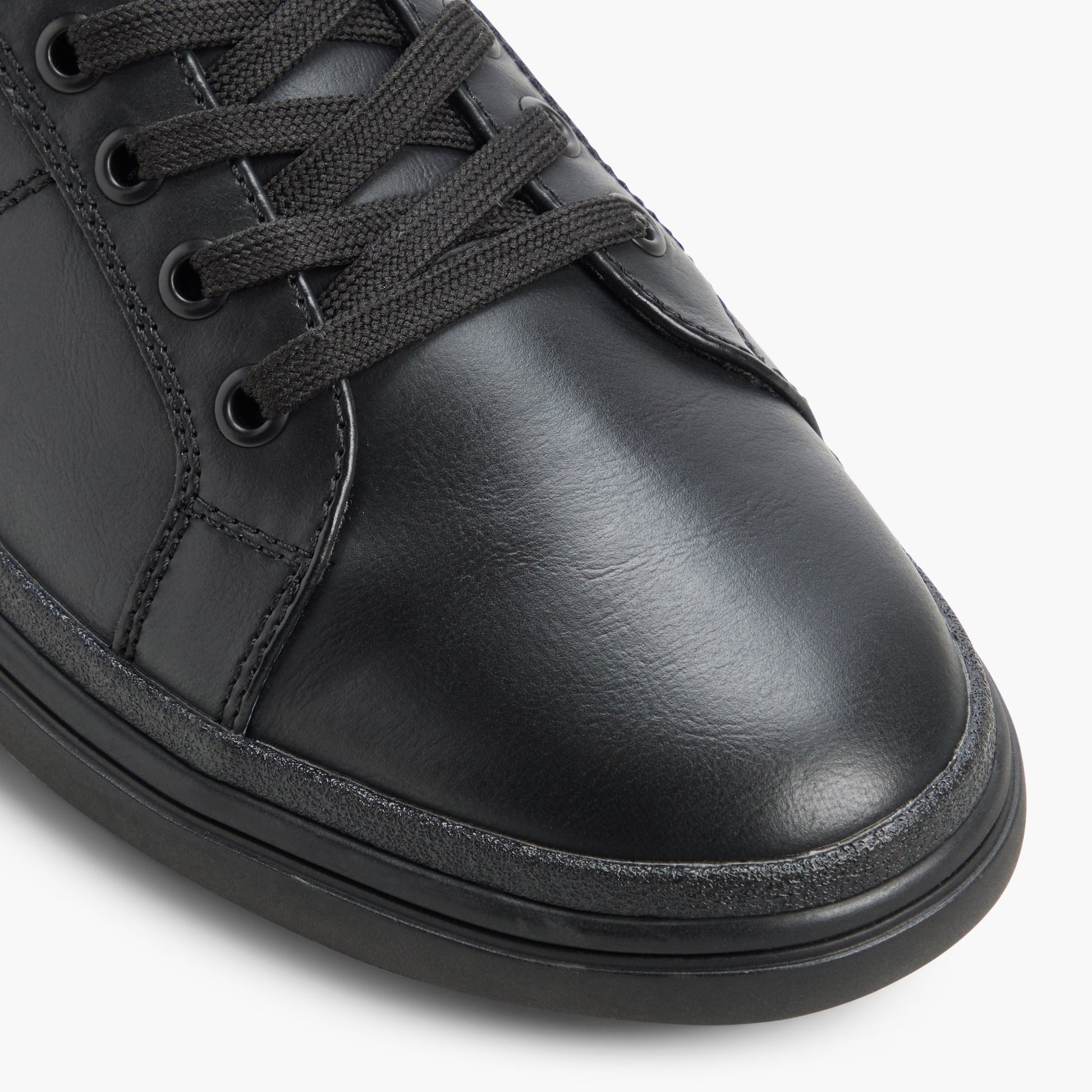 Close-up of the Black Tilden