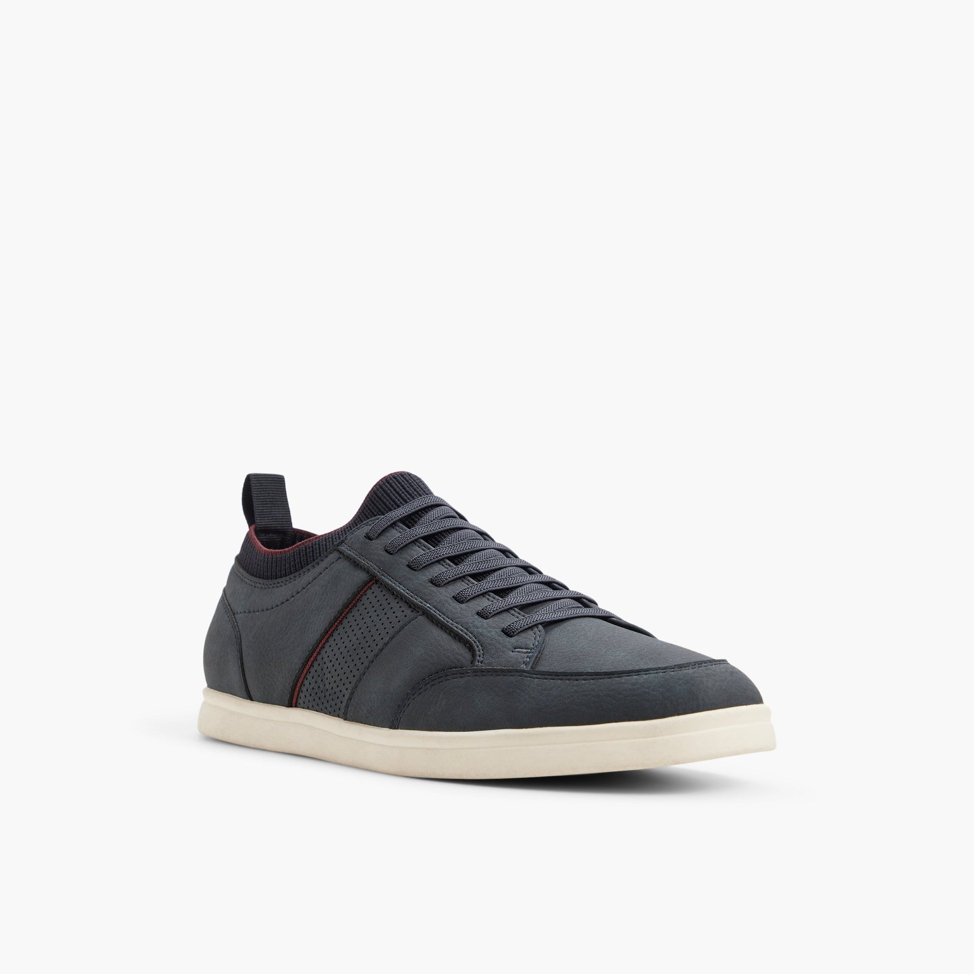 Angle de trois quarts de la face avant de Bleu marine Slippro Sneakers