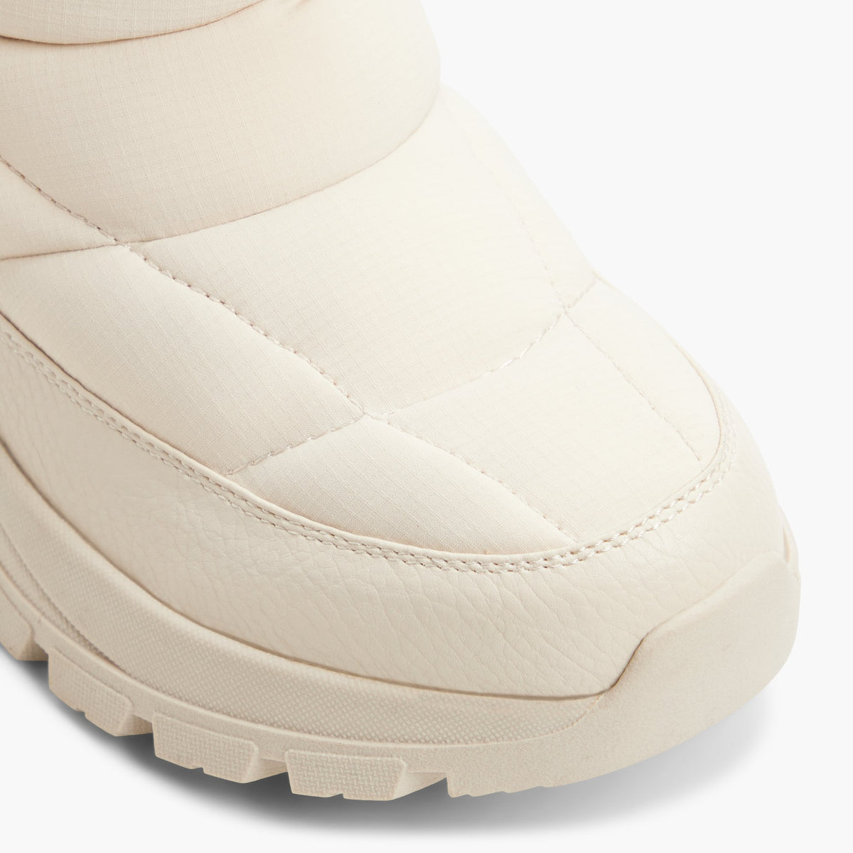 Gros plan de la Offwhite Frostiine Bottes d’hiver