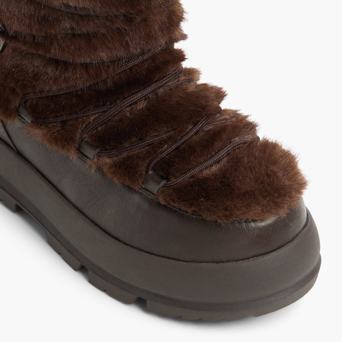 Gros plan de la Dark brown Yetti Bottes d’hiver