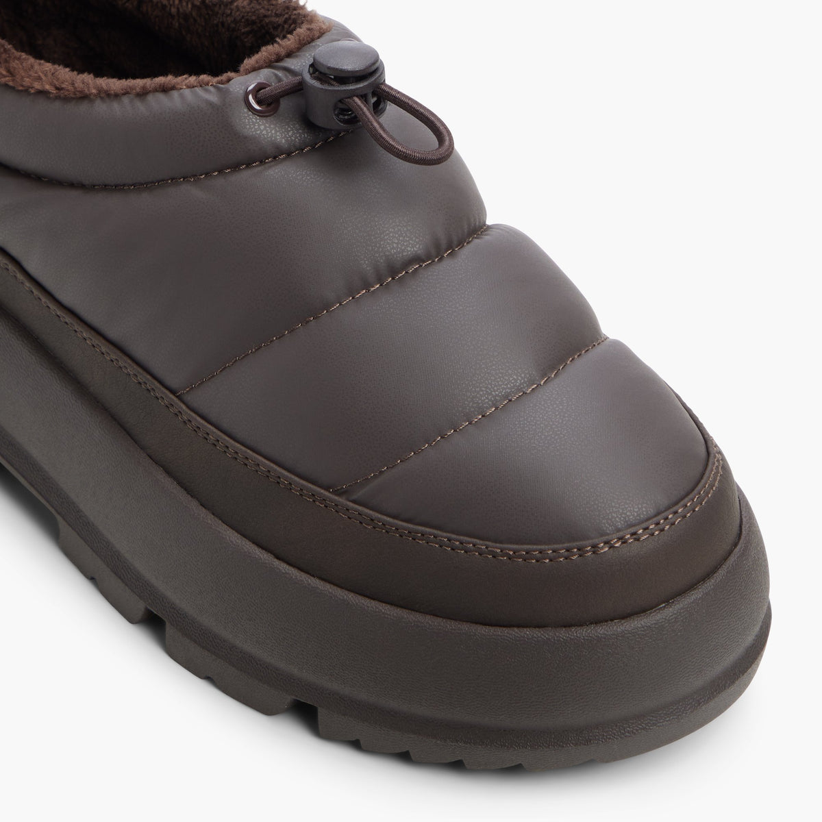 Gros plan de la Dark brown Polarr Bottes d’hiver à enfiler