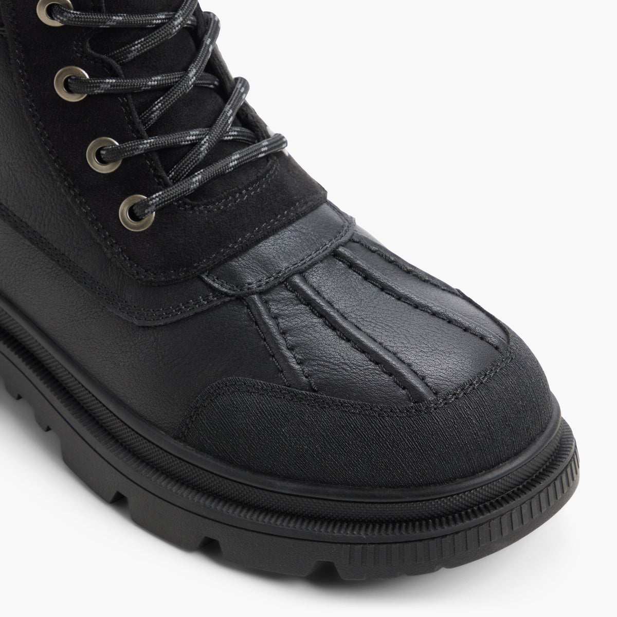 Gros plan de la Black Highlander Bottes à lacets