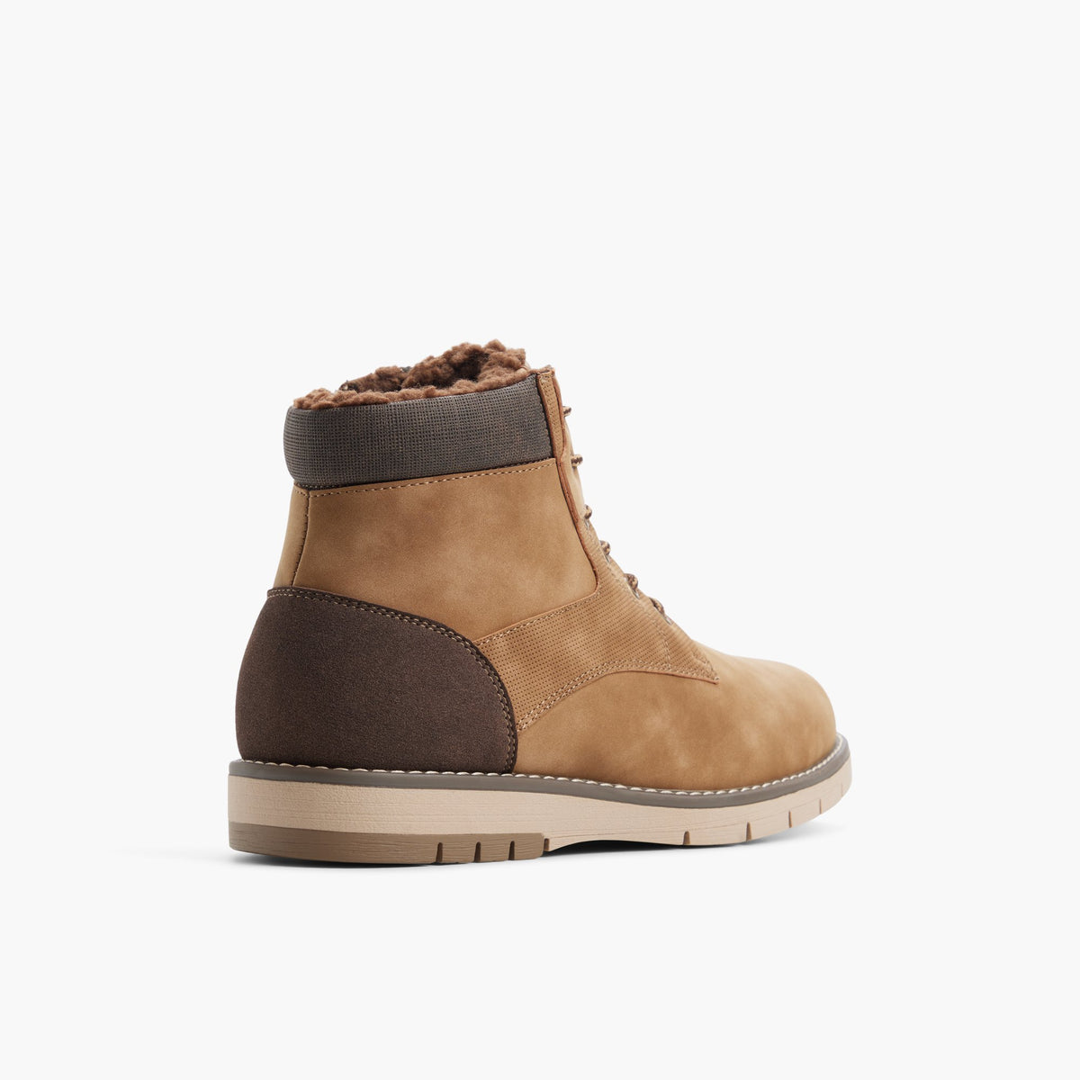 Angle de trois quarts de l'arrière de Tan Camperwood Bottes à lacets