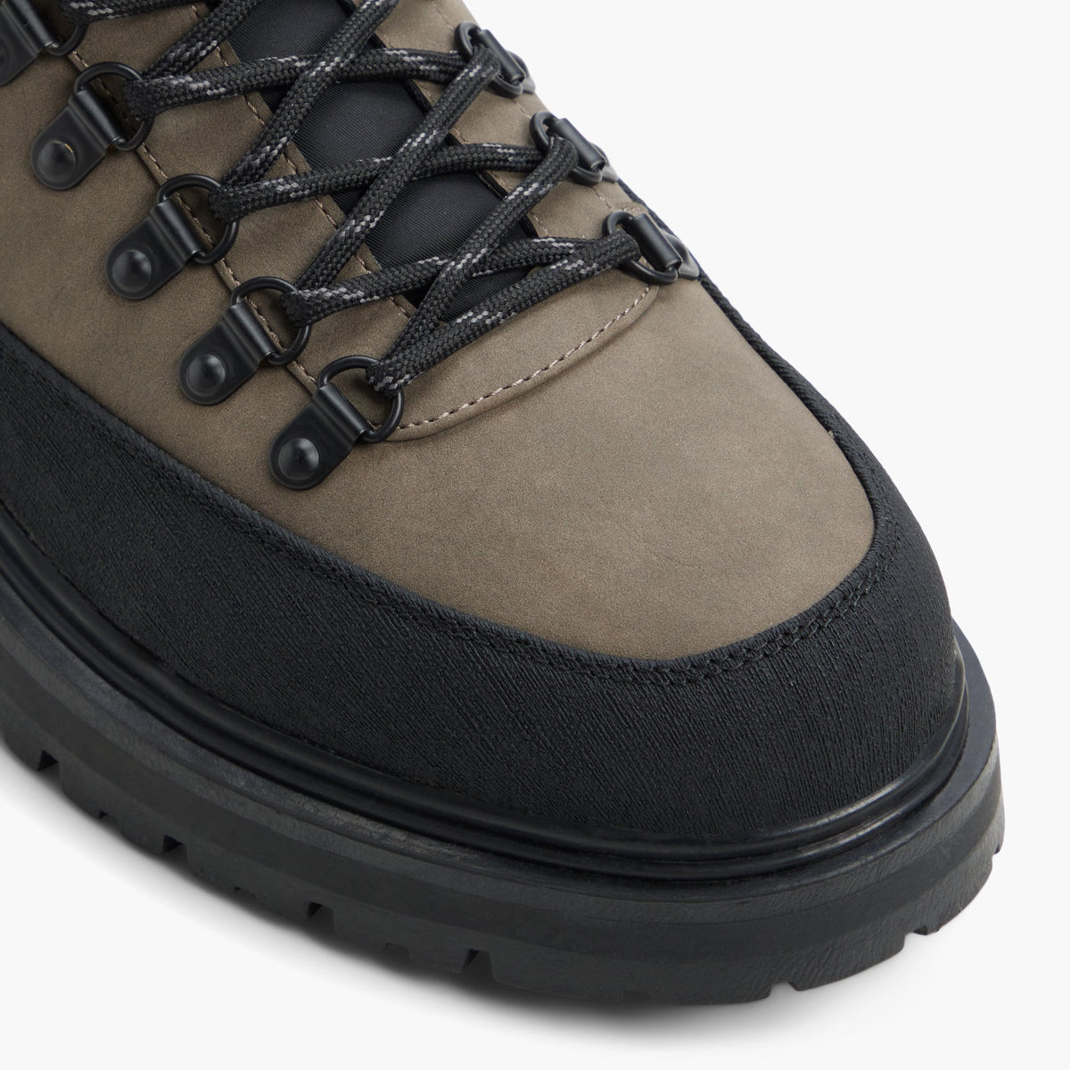 Gros plan de la Taupe Forged Bottes à lacets