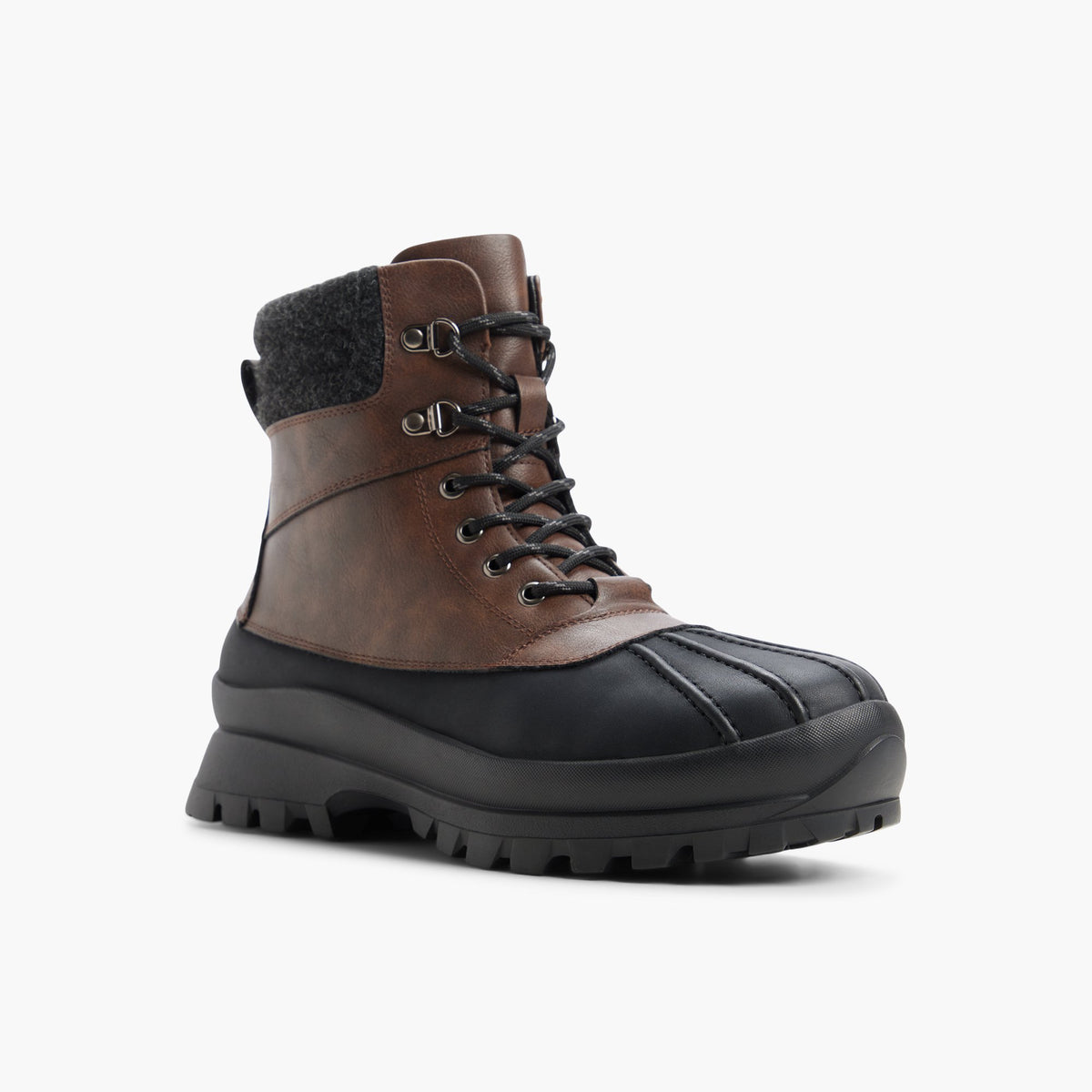 Angle de trois quarts de la face avant de Brown Midlander Bottes à lacets
