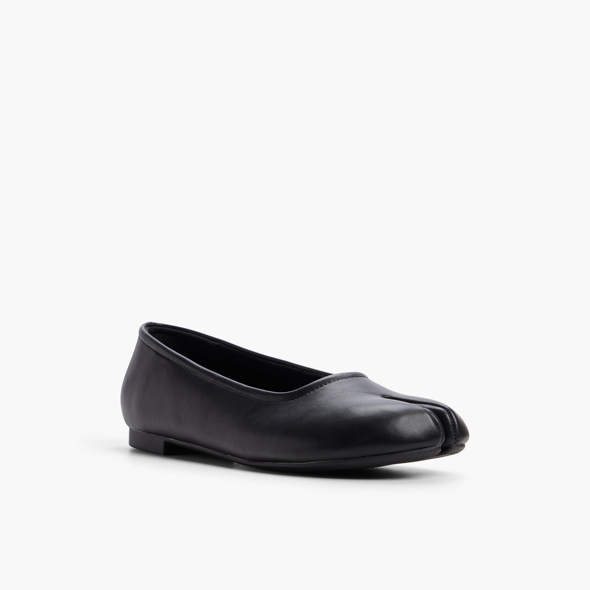 Three-quarter angle of Black Felinaa Tabi Ballerinas's front side